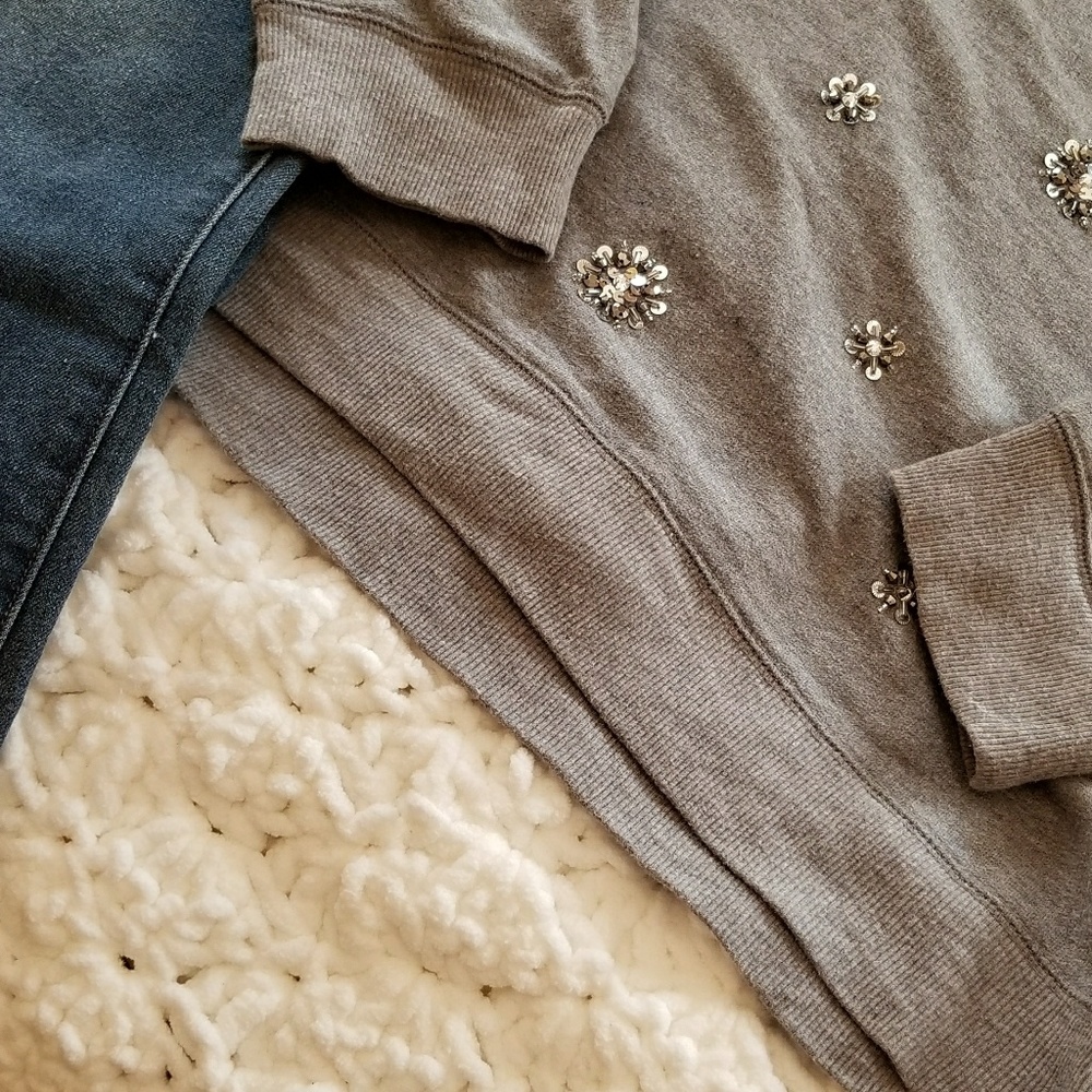 Apt 9 Jeweled Sweatshirt size Large - Picture 3 of 4